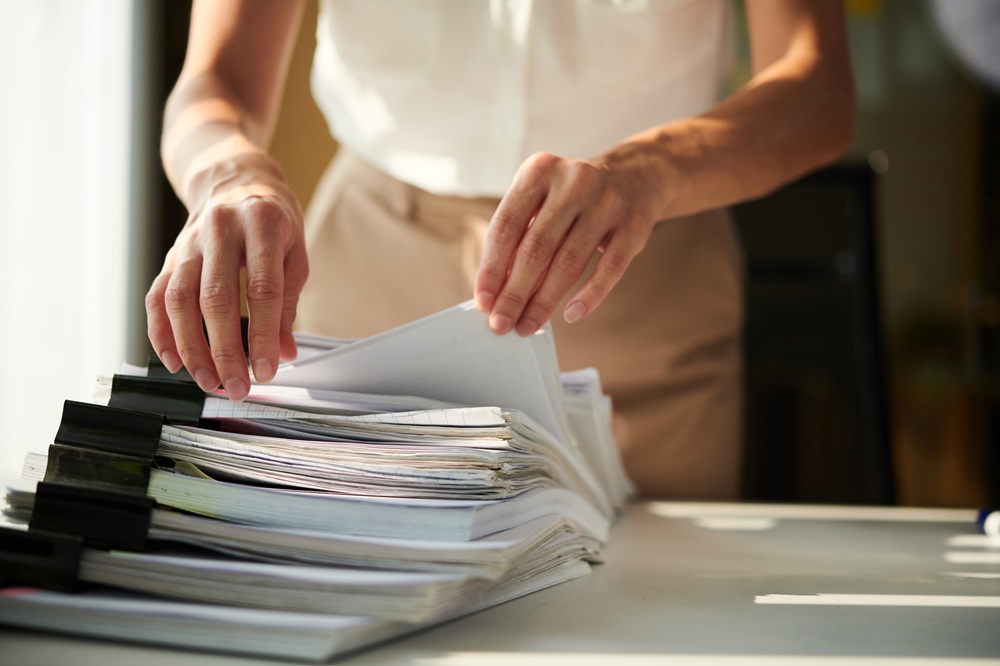 Paperasse-douane-demenagement-international-Solignac